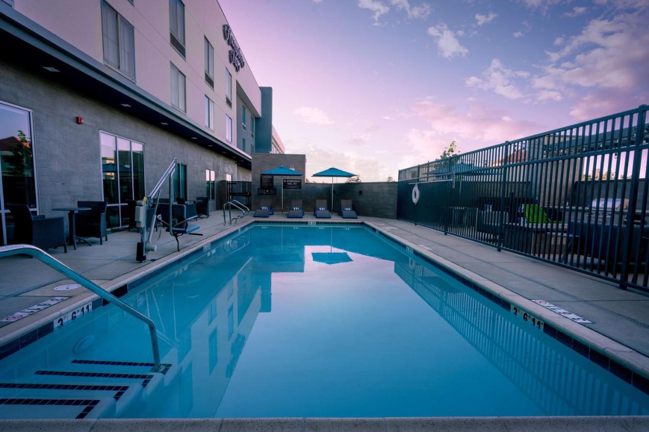 Hampton Inn Riverside March Air Force Base, Ca Экстерьер фото